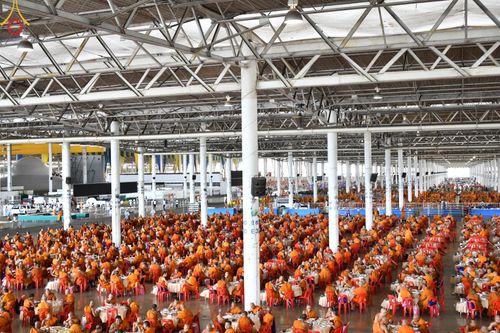 ภาพ No.147001:การต้อนรับพระสังฆาธิการ 2,000 กว่าวัดทั่วประเทศ และพิธีบูชาข้าวพระ เนื่องในวันสมาธิโลก วันอาทิตย์ที่ 4 สิงหาคม พ.ศ. 2567 ณ สภาธรรมกายสากล วัดพระธรรมกาย