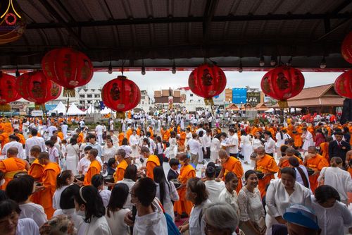 ภาพ No.126261:พิธีทำบุญเมืองนครราชสีมา ฉลอง 556 ปี ตักบาตรพระ 10,000 รูป ในวันเสาร์ที่ 2 มีนาคม พ.ศ.2567 ณ อนุสาวรีย์ท้าวสุรนารี จ.นครราชสีมา จัดโดย คณะสงฆ์จังหวัดนครราชสีมา ร่วมกับสำนักงานจังหวัดนครราชสีมา