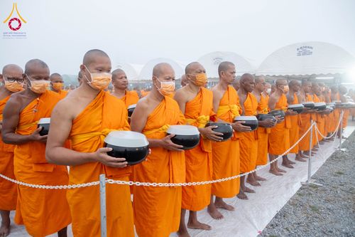 ภาพ No.298595:วันที่ 20 มกราคม พ.ศ. 2569 พิธีถวายภัตตาหารเป็นสังฆทาน แด่พระธรรมยาตรา ณ อนุสรณ์สถานบางปลา วัดบางปลา อำเภอบางเลน จังหวัดนครปฐม ในโครงการธรรมยาตรา กตัญญูบูชา มหาปูชนียาจารย์ พระมงคลเทพมุนี(สด จนฺทสโร) พระผู้ปราบมาร อนุสรณ์สถาน 7 แห่ง ปีที่ 14