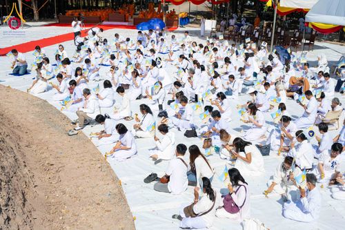 ภาพ No.285816:วันพุธที่ 10 ธันวาคม พ.ศ.2568  พิธีตอกเสาเข็มมงคลต้นสุดท้าย รองรับองค์พระเจดีย์เพื่อสร้างสันติภาพโลก ณ ศูนย์ปฏิบัติธรรมและศูนย์อบรมเยาวชน ชัยนาท