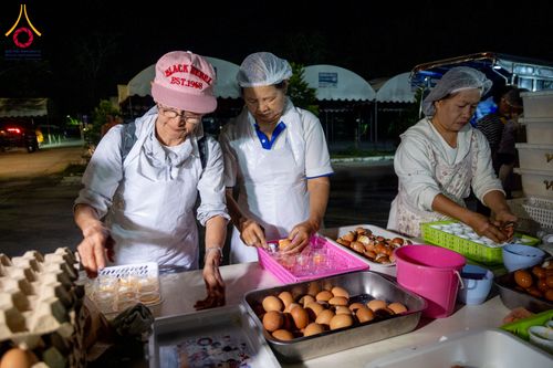 ภาพ No.293422:วันที่ 13 มกราคม พ.ศ. 2569 พิธีถวายภัตตาหารเป็นสังฆทาน แด่พระธรรมยาตรา ณ อนุสรณ์สถานมหาวิหารพระมงคลเทพมุนี (โลตัสแลนด์) อ.สองพี่น้อง จ.สุพรรณบุรี ในโครงการธรรมยาตรา กตัญญูบูชา มหาปูชนียาจารย์ พระมงคลเทพมุนี(สด จนฺทสโร) พระผู้ปราบมาร อนุสรณ์สถาน 7 แห่ง ปี