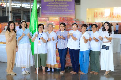 ภาพ No.322025:วันที่ 12 -13 เมษายน พ.ศ.2569 การเตรียมกล่องไทยธรรม + การขนย้ายเก้าอี้ เพื่องานถวายมหาสังฆทาน 40,000 กว่าวัดทั่วประเทศ วันคุ้มครองโลก 22 เมษายน พ.ศ.2569 วัดพระธรรมกาย