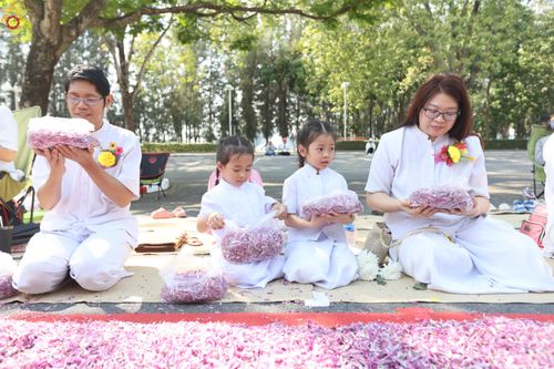 ภาพ No.304024:วันที่ 25 มกราคม พ.ศ. 2569 พิธีต้อนรับพระธรรมยาตรา  รร.สามัคคีราษฏร์บำรุง-วัดพระธรรมกาย ในโครงการธรรมยาตรา กตัญญูบูชา มหาปูชนียาจารย์ พระมงคลเทพมุนี(สด จนฺทสโร) พระผู้ปราบมาร อนุสรณ์สถาน 7 แห่ง ปีที่ 14