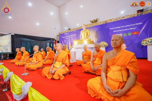 ภาพ No.284456:วันพุธที่ 17  ธันวาคม พ.ศ.2568  พิธีปลงผมนาคธรรมทายาท  โครงการบรรพชาสามเณรและบวชอุบาสิกาแก้ว  ณ วิทยาลัยศรีวิจายา (Sekolah Tinggi Agama Buddha Negeri Sriwijaya) เมืองตังเกอรัง จังหวัดบันเตน ประเทศอินโดนีเซีย