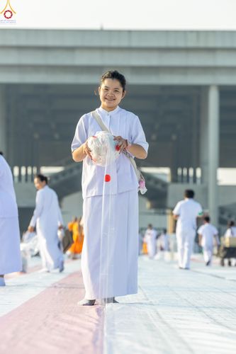 ภาพ No.279940:วันที่ 1 มกราคม พ.ศ.2569 พิธีตักบาตรในวันขึ้นปีใหม่ ณ ลานธรรม วัดพระธรรมกาย