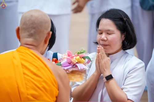 ภาพ No.341827:วันพุธที่ 29 กรกฎาคม พ.ศ. 2569 พิธีถวายผ้าอาบน้ำฝน เทียนพรรษาและประทีปโคมไฟ ณ ห้องแก้วสารพัดนึก 2 สภาธรรมกายสากล วัดพระธรรมกาย