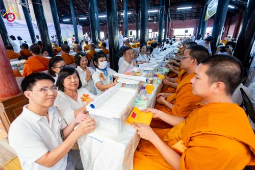 ภาพ No.303402:วันที่ 23 มกราคม พ.ศ. 2569 พิธีเจริญพุทธมนต์ปฏิบัติธรรม มอบทุนการศึกษา  ถวายสังฆทาน 109 วัด เพื่อถวายเป็นพุทธบูชา เพื่อขับเคลื่อนโครงการหมู่บ้านรักษาศีล 5 โดยคณะสงฆ์จังหวัดนครปฐม คณะศิษยานุศิษย์วัดพระธรรมกาย โครงการธรรมยาตรา ปีที่ 14 ณ วัดบางปลา อำเภอบาง