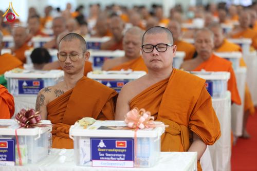 ภาพ No.290321:วันอังคารที่ 6 มกราคม พ.ศ. 2569 พิธีเจริญพุทธมนต์ ปฏิบัติธรรม มอบทุนการศึกษา ถวายสังฆทาน 142 วัด ณ ศูนย์ปฏิบัติธรรมพระมงคลเทพมุนี อ.สองพี่น้อง จ.สุพรรณบุรี