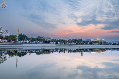 ภาพ No.120435:พิธีต้อนรับพระธรรมยาตรา ในโครงการธรรมยาตรา กตัญญูบูชา มหาปูชนียาจารย์ พระมงคลเทพมุนี(สด จนฺทสโร) พระผู้ปราบมาร อนุสรณ์สถาน 7 แห่ง ปีที่ 12 วันที่ 28 มกราคม พ.ศ. 2567 ณ วัดพระธรรมกาย จ.ปทุมธานี (ชุดที่ 2)