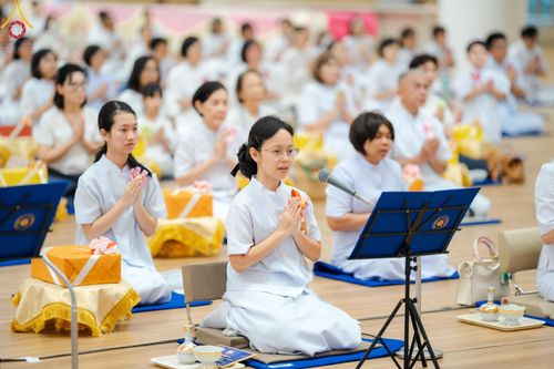 ภาพ No.153318:พิธีมุทิตาสักการะ พระภิกษุ-สามเณร ผู้สอบไล่ได้เปรียญธรรม ประโยค 1-2 ถึงประโยค ป.ธ.9 และบาลีศึกษา ประโยค1-2 ถึง บ.ศ.9 , พิธีมอบดวงแก้วสามเณรผู้ทรงบาลีไวยากรณ์ วัดพระธรรมกาย และ ศูนย์ส่งเสริมศีลธรรมในประเทศและต่างประเทศ วันอาทิตย์ที่ 8 กันยายน พ.ศ.2567