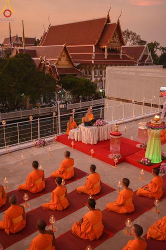 ภาพ No.201692:พิธีจุดประทีปถวายเป็นพุทธบูชา และบูชาธรรมมหาปูชนียาจารย์ ณ อาคารธรรมยาตรา กตัญญูบูชามหาปูชนียาจารย์ ตรงข้ามวัดปากน้ำภาษีเจริญ จ.กรุงเทพมหานคร ในโครงการธรรมยาตรา กตัญญูบูชา มหาปูชนียาจารย์ พระมงคลเทพมุนี(สด จนฺทสโร) พระผู้ปราบมาร อนุสรณ์สถาน 7 แห่ง