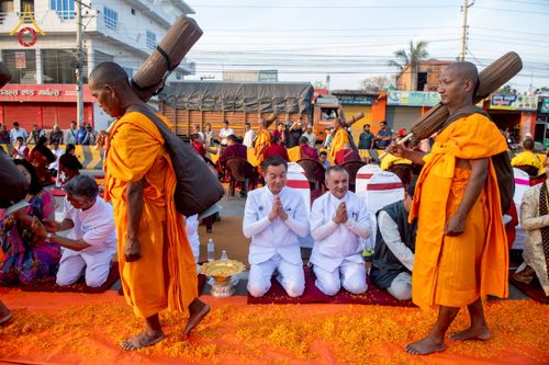 ภาพ No.213022:วันที่ 14 - 15 มีนาคม พ.ศ. 2568 คณะสงฆ์และสามเณรเดินธรรมยาตรา ในโครงการบวชสามเณรเนปาล 500 รูป ไปยังสถานที่รอบมายาเทวีและลุมพินีเกรด ณ ลุมพินี ประเทศเนปาล