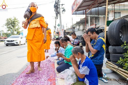 ภาพ No.120137:พิธีต้อนรับพระธรรมยาตรา ในโครงการธรรมยาตรา กตัญญูบูชา มหาปูชนียาจารย์ พระมงคลเทพมุนี(สด จนฺทสโร) พระผู้ปราบมาร อนุสรณ์สถาน 7 แห่ง ปีที่ 12 วันที่ 28 มกราคม พ.ศ. 2567 ณ วัดพระธรรมกาย จ.ปทุมธานี