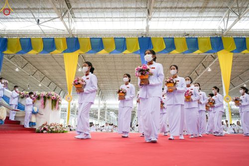 ภาพ No.86961:พิธีตักบาตร , พิธีบูชาข้าวพระ , พิธีจุดเทียนใจ ไฟนิรันดร์ อนันตชัย ในวันอาทิตย์ต้นเดือน 3 กันยายน พ.ศ. 2566 ณ วัดพระธรรมกาย