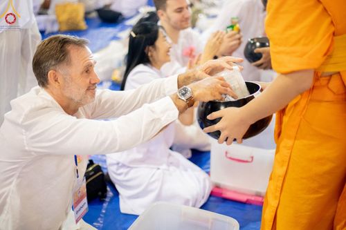 ภาพ No.207355:พิธีตักบาตร และปฏิบัติธรรมช่วงสาย ในวันมาฆบูชา วันพุธที่ 12 กุมภาพันธ์ พ.ศ. 2568 ณ วัดพระธรรมกาย จังหวัดปทุมธานี