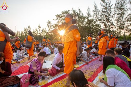 ภาพ No.107983:พิธีต้อนรับพระธรรมยาตรา ในโครงการธรรมยาตรากตัญญูบูชา มหาปูชนียาจารย์ พระมงคลเทพมุนี(สด จนฺทสโร) พระผู้ปราบมาร อนุสรณ์สถาน 7 แห่ง ปีที่ 12 วันที่ 7 มกราคม พ.ศ. 2567 ณ อนุสรณ์สถานคลองบางนางแท่น  อ.สามพราน จ.นครปฐม