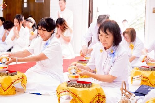 ภาพ No.252359:วันที่ 4-5 ตุลาคม พ.ศ. 2568  วัดพระธรรมกายแคลิฟอร์เนีย ประเทศสหรัฐอเมริกา ได้จัดพิธีตัดปอยผม โดยคณะสงฆ์ ญาติ ๆ และสาธุชน ให้กับนาคธรรมทายาท 8 ท่าน และได้จัดพิธีบรรพชา-อุปสมบท ฉลองพิธีทอดกฐินบรมจักรพรรดิ สร้างอุโบสถ 82 ปี บูชาธรรมหลวงพ่อธัมมชโย
