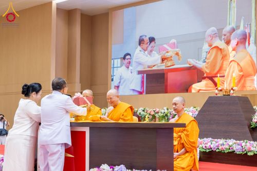 ภาพ No.207654:พิธีมอบโล่พระราชทาน สมเด็จพระกนิษฐาธิราชเจ้า กรมสมเด็จพระรัตนราชสุดาฯ สยามบรมราชกุมารี และโล่เกียรติยศโครงการตอบปัญหาธรรมะ "ทางก้าวหน้า" ครั้งที่ 42 พิธีมอบโล่วัชรเกียรติยศ โครงการตอบปัญหาศีลธรรมเพื่อสันติภาพโลก (WORLD-PEC) ครั้งที่ 18 วันที่ 12 ก.พ. 2568