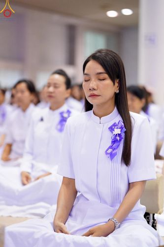 ภาพ No.167614:พิธีตักบาตรและพิธีบูชาข้าวพระ ในวันอาทิตย์ที่ 3 พฤศจิกายน พ.ศ. 2567 ณ วัดพระธรรมกาย