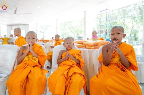 ภาพ No.143303:พิธีถวายภัตตาหารเพื่อเป็นกำลังแห่งการเข้าถึงธรรม ของพระภิกษุสามเณร วัดพระธรรมกาย วันเสาร์ที่ 6 กรกฏาคม พ.ศ. 2567 ณ หอฉันคุณยายอาจารย์ วัดพระธรรมกาย จ.ปทุมธานี