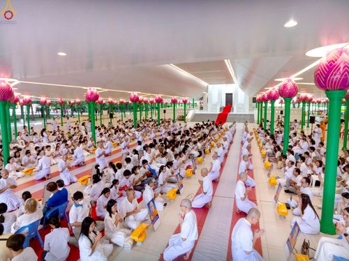 ภาพ No.228981:วันเสาร์ที่ 14 มิถุนายน พ.ศ. 2568 พิธีเวียนประทักษิณ , พิธีขอขมารับผ้าไตร ในโครงการบรรพชาอุปสมบทหมู่ ผู้บริหารรุ่นที่ 15 และ อุดมศึกษา รุ่นที่ 52 ณ โบสถ์พระไตรปิฎก วัดพระธรรมกาย