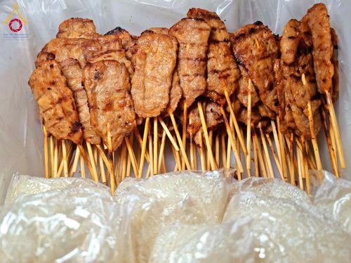 ภาพ No.203795:พิธีถวายภัตตาหารเป็นสังฆทาน แด่พระธรรมยาตรา ณ วัดพระธรรมกาย ตำบลคลองสาม อำเภอคลองหลวง จังหวัดปทุมธานี ในโครงการธรรมยาตรา กตัญญูบูชา มหาปูชนียาจารย์ พระมงคลเทพมุนี(สด จนฺทสโร) พระผู้ปราบมาร อนุสรณ์สถาน 7 แห่ง ปีที่ 13 วันที่ 30 มกราคม พ.ศ. 2568