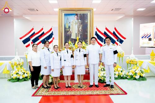 ภาพ No.276136:วันที่ 5 ธันวาคม พ.ศ. 2568 พสกนิกรอำเภอคลองหลวง พร้อมใจบำเพ็ญกุศลอุทิศถวาย “ในหลวงรัชกาลที่ 9” น้อมรำลึกในพระมหากรุณาธิคุณ เนื่องในวันคล้ายวันพระบรมราชสมภพ วันชาติ และวันพ่อแห่งชาติ ณ อาคารปลูกศรัทธา 2 วัดพระธรรมกาย อำเภอคลองหลวง จังหวัดปทุมธานี