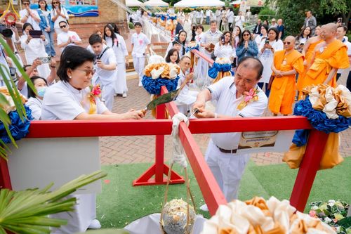 ภาพ No.142695:พิธีพัทธสีมา ประดิษฐานลูกนิมิตมหาสมบัติ สถาปนาอุโบสถวัดพระธรรมกายลอนดอน บูชาธรรม 80 ปี หลวงพ่อธัมมชโย วันเสาร์ที่ 22 มิถุนายน พ.ศ. 2567