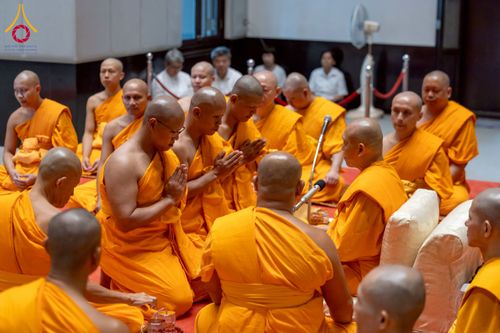 ภาพ No.244905:วันเสาร์ที่ 6 กันยายน พ.ศ. 2568 พิธีถวายบาตร บรรพชา อุปสมบทของนาคธรรมทายาท โครงการอุปสมบทหมู่บูชาธรรมครบรอบ 108 ปี  วันครูผู้ค้นพบวิชชาธรรมกาย ณ โบสถ์พระไตรปิฎก วัดพระธรรมกาย