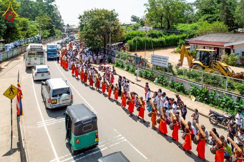 ภาพ No.226372:วันที่ 7-10 พฤษภาคม พ.ศ. 2568 โครงการเดินธรรมยาตรา สยาม-ลังกา ธรรมยาตรา ฉลองเทศกาลวิสาขบูชาแห่งชาติ ศรีลังกา บูชาธรรม 81 ปี หลวงพ่อธัมมชโย เมืองนูวราอิลิยา ประเทศศรีลังกา