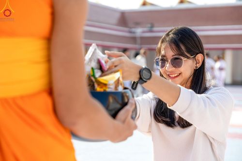 ภาพ No.112823:พิธีตักบาตรพระธรรมยาตราฯ ณ วัดสองพี่น้อง จ.สุพรรณบุรี วันที่ 15 มกราคม พ.ศ. 2567