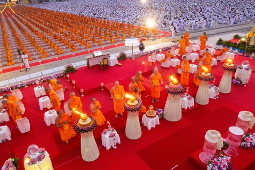 ภาพ No.122096:พิธีจุดประทีปถวายเป็นพุทธบูชา และบูชาธรรมมหาปูชนียาจารย์ พระมงคลเทพมุนี(สด จนฺทสโร) ในโครงการธรรมยาตรา กตัญญูบูชา มหาปูชนียาจารย์ พระมงคลเทพมุนี(สด จนฺทสโร) พระผู้ปราบมาร อนุสรณ์สถาน 7 แห่ง ปีที่ 12 วันที่ 31 มกราคม พ.ศ. 2567 ณ วัดพระธรรมกาย จ.ปทุมธานี