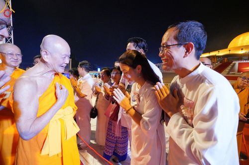 ภาพ No.125137:พิธีเวียนประทักษิณและจุดมาฆประทีป (ชุดที่ 2) ในวันมาฆบูชา เสาร์ที่ 24 กุมภาพันธ์ พ.ศ. 2567 ณ พระมหาธรรมกายเจดีย์ วัดพระธรรมกาย