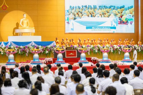 ภาพ No.150026:พิธีตักบาตร , พิธีปฎิบัติธรรม , พิธีถวายภัตตาหารเมนูสวรรค์ ในพรรษาแห่งการเข้าถึงธรรม วันธรรมชัย วันอังคารที่ 27 สิงหาคม พ.ศ.2567 ณ สภาธรรมกายสากล วัดพระธรรมกาย