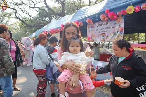 ภาพ No.193987:วัดพระธรรมกาย จัดงานวันเด็กแห่งชาติ ประจำปี พ.ศ.2568 ออกร้านอาหาร 200 ร้าน มอบของขวัญหลายหมื่นชิ้น วันที่ 12 มกราคม พ.ศ. 2568 วัดพระธรรมกาย อ.คลองหลวง จ.ปทุมธานี