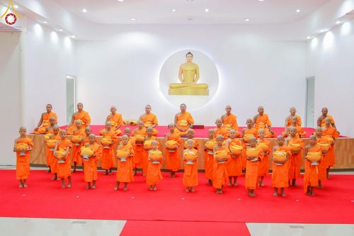 ภาพ No.216309:วันเสาร์ที่ 5 เมษายน พ.ศ. 2568 พิธีตัดปอยผม พิธีขอขมาผู้ปกครอง พิธีขอขมามอบผ้าไตร พิธีบรรพชา พิธีถวายบาตรสามเณร ณ ศูนย์ปฏิบัติธรรมและศูนย์อบรมเยาวชนเพชรบุรี ต.ท่าแลง อ.ท่ายาง จ.เพชรบุรี