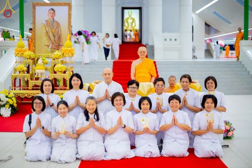 ภาพ No.214893:พิธีต้อนรับสัญญาบัตร พัดยศ พระราชวิเทศวชิรเวที (บัณฑิต วรปญฺโญ) เจ้าอาวาสวัดพระธรรมกายสกอตแลนด์ สหราชอาณาจักร ผู้ช่วยเจ้าอาวาสวัดพระธรรมกาย ณ อุโบสถพระไตรปิฏก วัดพระธรรมกาย