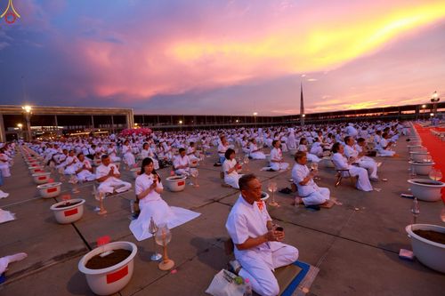 ภาพ No.253015:วันที่ 10 ตุลาคม พ.ศ. 2568 พิธีปลูกต้นทรัพย์บานชื่น ณ ลานธรรม วัดพระธรรมกาย