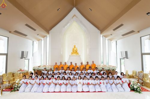 ภาพ No.239515:วันอาทิตย์ที่ 17 สิงหาคม พ.ศ. 2568 พิธีกดปุ่มอัญเชิญรูปเหมือน พระมงคลเทพมุนี (สด จันทสโร)  ณ มหาวิหารแก้วพระมงคลเทพมุนี  ศูนย์ปฏิบัติธรรมแก้วเมืองเลย