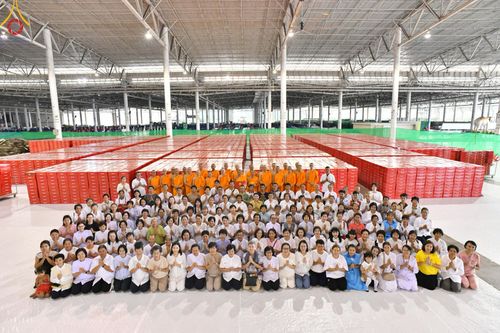 ภาพ No.212379:วันพุธที่ 19 มีนาคม พ.ศ. 2568 การบรรจุไทยธรรมลงกล่องสำเร็จ 43,500 กล่อง เพื่อถวายแด่พระสังฆาธิการ 40,000 กว่าวัดทั่วไทย ในวันคุ้มครองโลก 22 เมษายน พ.ศ. 2568 ณ บ้านแก้วเรือนทองคุณยายฯ วัดพระธรรมกาย