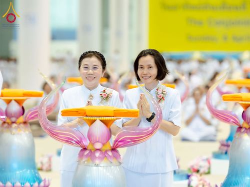 ภาพ No.215511:วันอาทิตย์ต้นเดือนที่ 6 เมษายน พ.ศ. 2568 ขบวนอัญเชิญผ้าป่าสมทบ มหาสังฆทาน 40,000 กว่าวัดทั่วประเทศ ณ สภาธรรมกายสากล วัดพระธรรมกาย