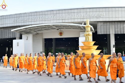 ภาพ No.153087:พิธีถวายภัตตาหารเมนูสวรรค์ ในพรรษาแห่งการเข้าถึงธรรม วันอังคารที่ 10 กันยายน พ.ศ. 2567 ครบรอบ 24 ปี วันละสังขาร คุณยายอาจารย์มหารัตนอุบาสิกาจันทร์ ขนนกยูง ณ หอฉันคุณยายอาจารย์ฯ วัดพระธรรมกาย