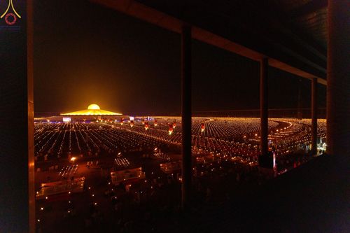 ภาพ No.77316:พิธีจุดมาฆประทีป ในวันมาฆบูชา อาทิตย์ต้นเดือนที่ 6 มีนาคม พ.ศ. 2566 ณ วัดพระธรรมกาย อ.คลองหลวง จ.ปทุมธานี