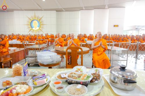 ภาพ No.169744:พิธีถวายภัตตาหารเมนูสวรรค์ "เพื่อการบรรลุธรรม" เนื่องในวันลอยกระทง (ขึ้น 15 ค่ำ เดือน 12) วันศุกร์ที่ 15 พฤศจิกายน พ.ศ. 2567 ณ หอฉันคุณยายอาจารย์ฯ วัดพระธรรมกาย