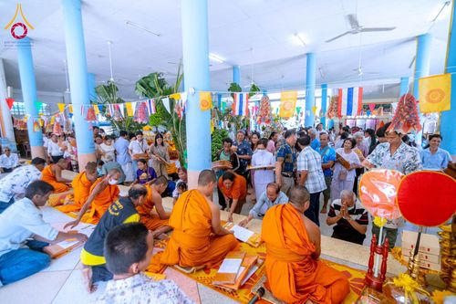 ภาพ No.182965:พิธีทอดกฐิน ณ วัดน้อยนาดี อ.ท่าตะเกียบ จ.ฉะเชิงเทรา ในโครงการทอดกฐินสามัคคีทั่วไทย 30,000 วัด บูชาธรรม 80 ปี หลวงพ่อธัมมชโย โดยคณะศิษยานุศิษย์วัดพระธรรมกาย วันที่ 9 พฤศจิกายน พ.ศ. 2567