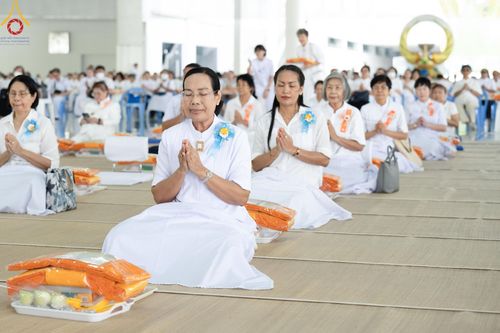 ภาพ No.58592:พิธีบุพเปตพลี ครั้งที่ 149 ร่วมอุทิศบุญแด่หมู่ญาติที่ล่วงลับไปแล้ว และสืบทอดอายุพระพุทธศาสนา วันอังคารที่ 23 เมษายน พ.ศ. 2567 (วันพระ ขึ้น 15 ค่ำ เดือน 5) ณ หอฉันคุณยายอาจารย์ฯ วัดพระธรรมกาย