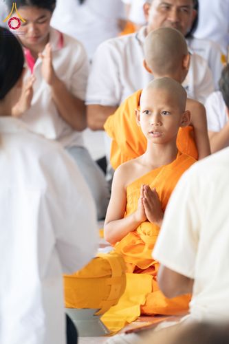 ภาพ No.134955:พิธีถวายบาตรแด่นาคธรรมทายาท ในโครงการบรรพชาสามเณรฟื้นฟูพระพุทธศาสนาทั่วไทย ณ สภาธรรมกายสากล วัดพระธรรมกาย จ.ปทุมธานี วันเสาร์ที่ 6 เมษายน พ.ศ. 2567