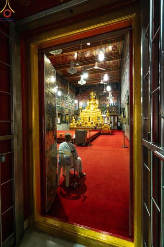 ภาพ No.201278:พระธรรมยาตราปฏิบัติธรรม และถ่ายภาพหมู่ประวัติศาสตร์ ณ อาคารธรรมยาตรา กตัญญูบูชามหาปูชนียาจารย์  ตรงข้ามวัดปากน้ำภาษีเจริญ จ.กรุงเทพมหานคร ในโครงการธรรมยาตรา กตัญญูบูชา มหาปูชนียาจารย์ พระมงคลเทพมุนี(สด จนฺทสโร) พระผู้ปราบมาร อนุสรณ์สถาน 7 แห่ง ปีที่ 13