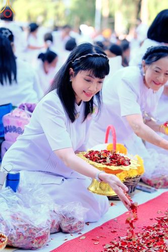 ภาพ No.188737:พิธีต้อนรับพระธรรมยาตรา ในโครงการธรรมยาตรา กตัญญูบูชา มหาปูชนียาจารย์ พระมงคลเทพมุนี(สด จนฺทสโร) พระผู้ปราบมาร อนุสรณ์สถาน 7 แห่ง ปีที่ 13 วันที่ 3 มกราคม พ.ศ. 2568 ณ อนุสรณ์สถานมหาวิหารพระมงคลเทพมุนี (โลตัสแลนด์) อ.สองพี่น้อง จ.สุพรรณบุรี