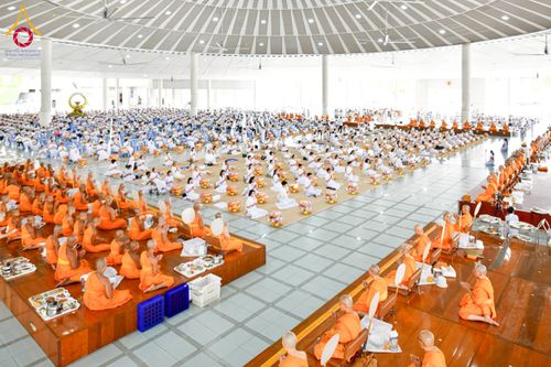 ภาพ No.217104:วันเสาร์ที่ 12 เมษายน พ.ศ. 2568 พิธีบุพเปตพลี ครั้งที่ 162 ร่วมอุทิศบุญแด่หมู่ญาติที่ล่วงลับไปแล้ว และพิธีถวายภัตตาหารเมนูสวรรค์ ณ หอฉันคุณยายอาจารย์ฯ วัดพระธรรมกาย